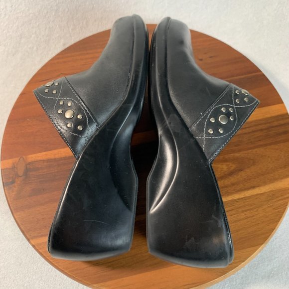 CLARKS Women's Clogs With Metal Adornments Slip on Black Leather Size 7.5 - Picture 5 of 11